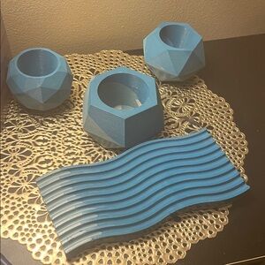 Flower pots with concrete tray